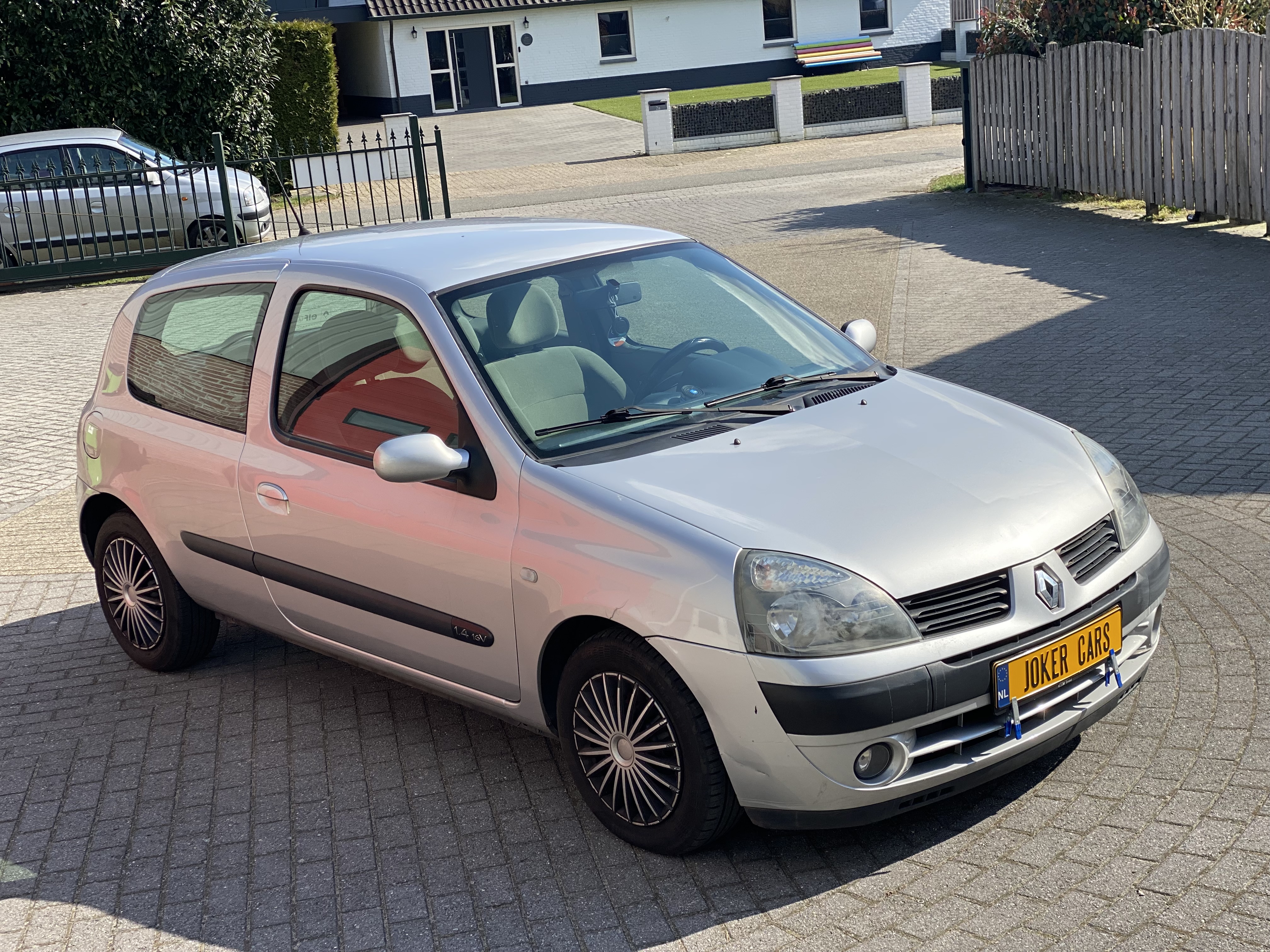 RENAULT CLIO