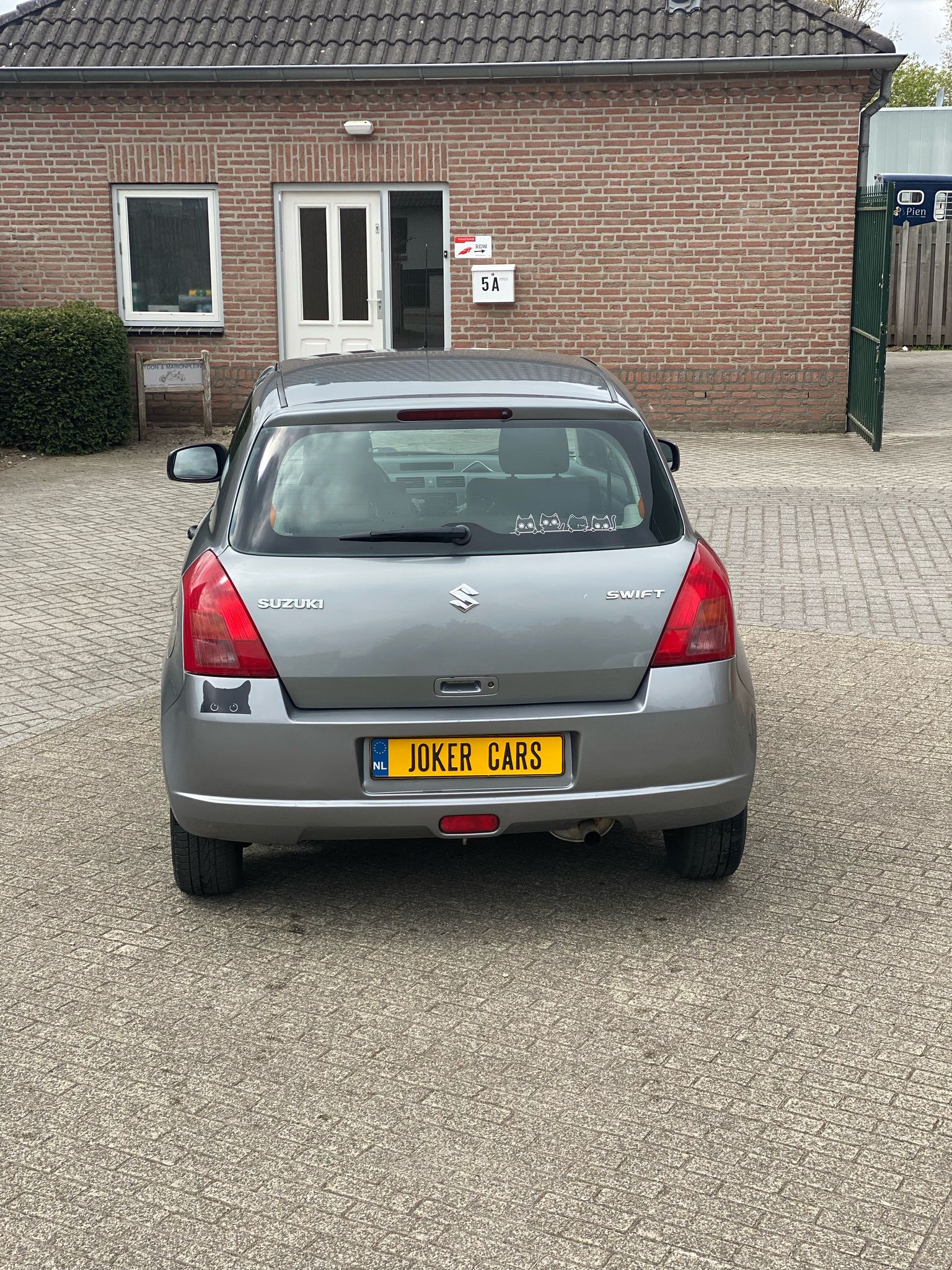 SUZUKI SWIFT