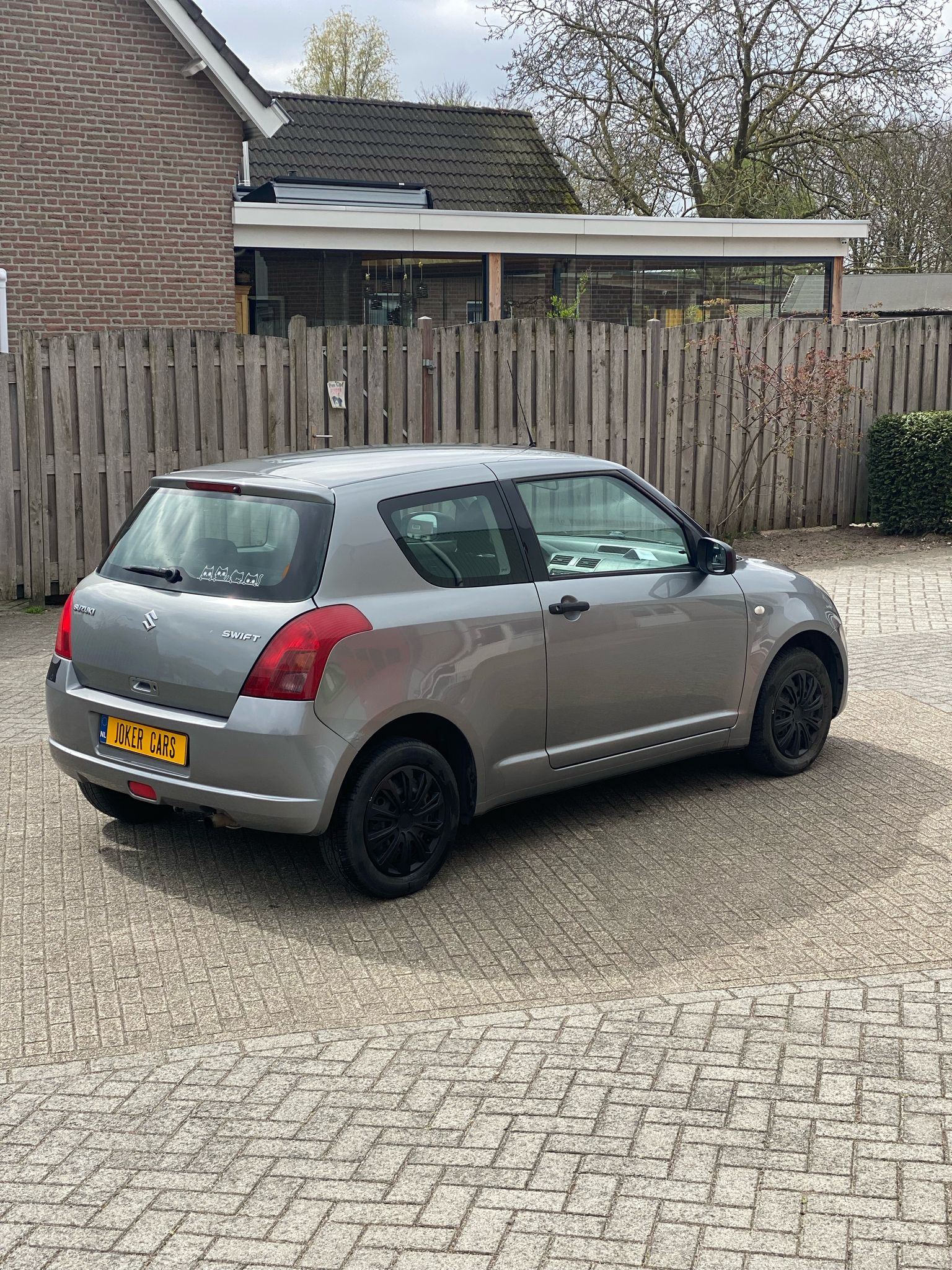 SUZUKI SWIFT