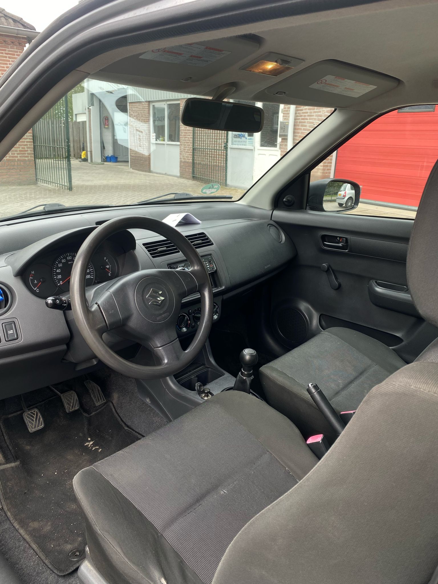 SUZUKI SWIFT
